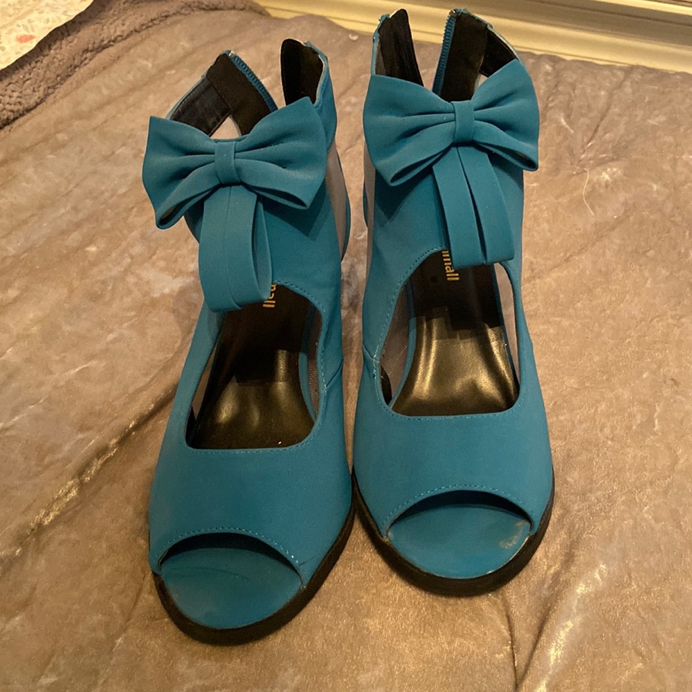 Peep toe heels for date night!